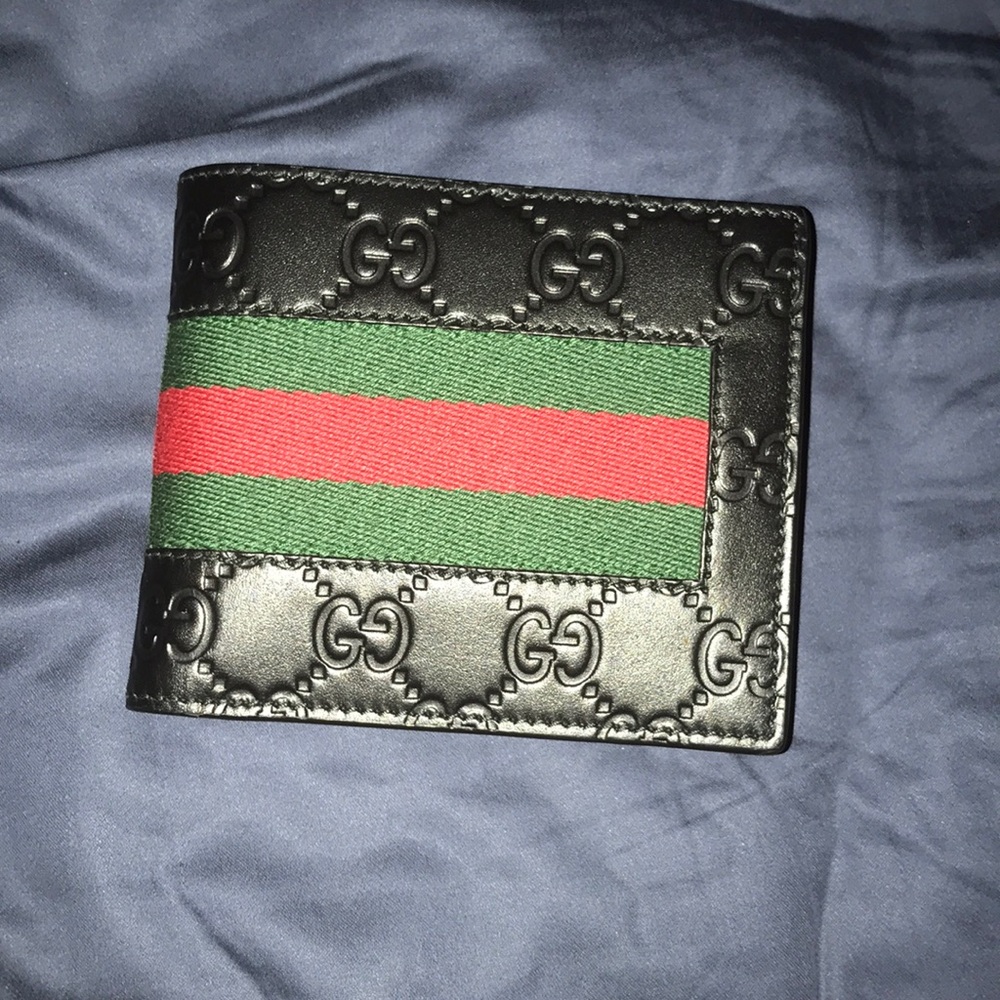 Men’s Gucci wallet